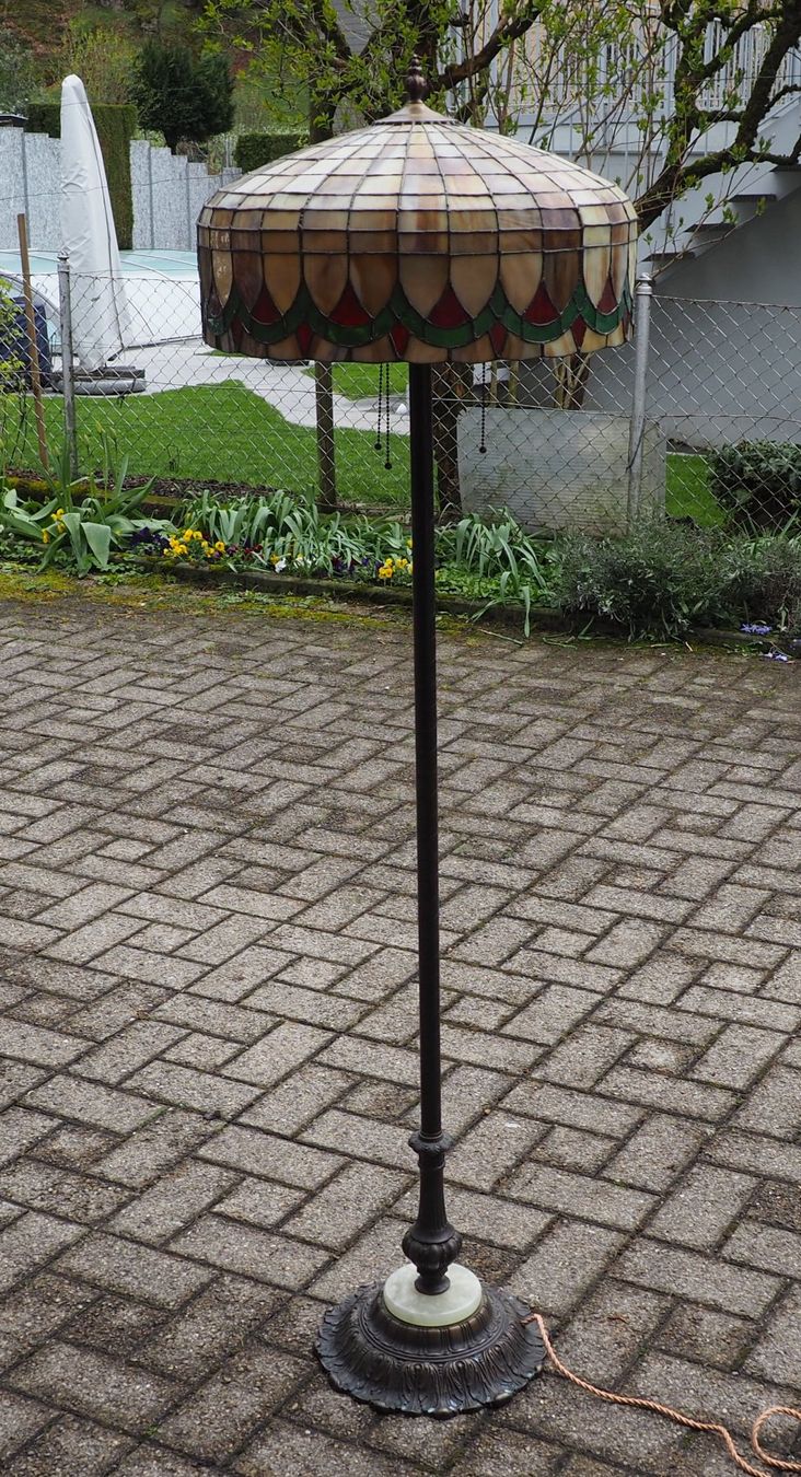 Lampade: Tiffany Style Stehlampe mit 3 Birnen – Usato da Schänis venduto da Wewu 1