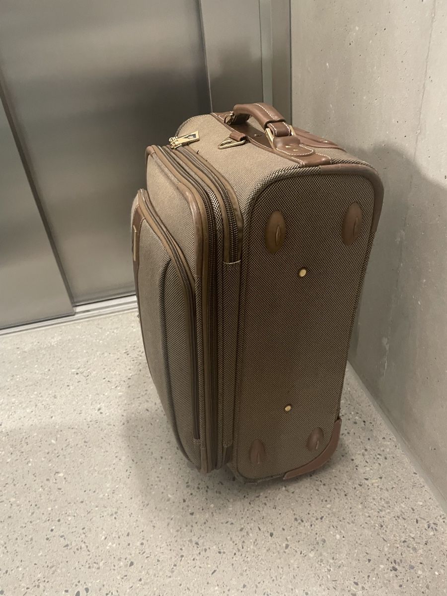 Valigie: Carry-on Luggage 2-Wheels – Usato da Gland venduto da sib_dv9r 1