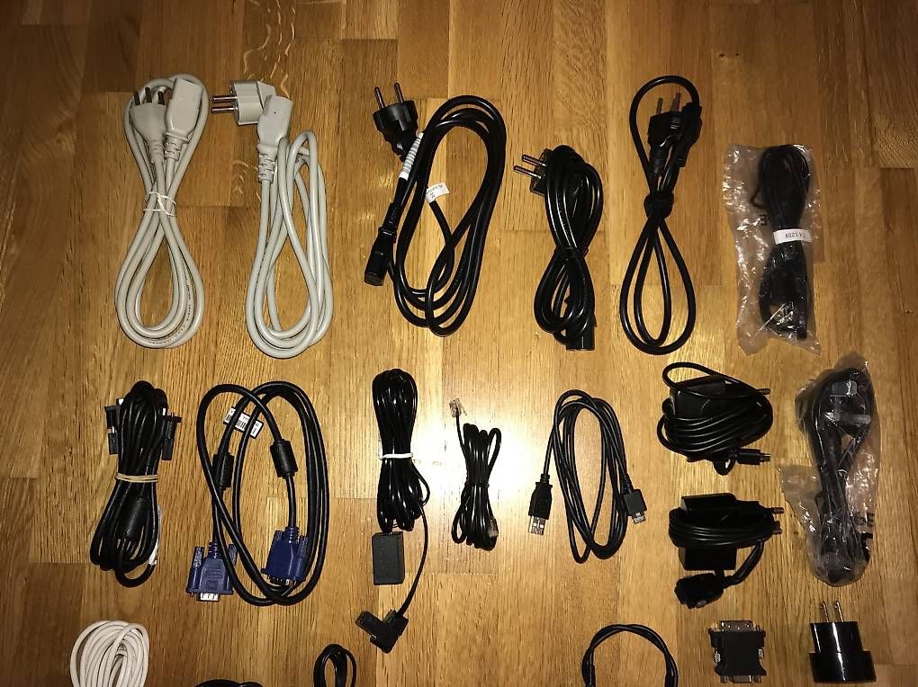 Câbles: Strom-, Video-, Audio-, Ladekabel & Adapter, Kopfhörer – D'occasion à Neuenhof par ArianSejdiu 1
