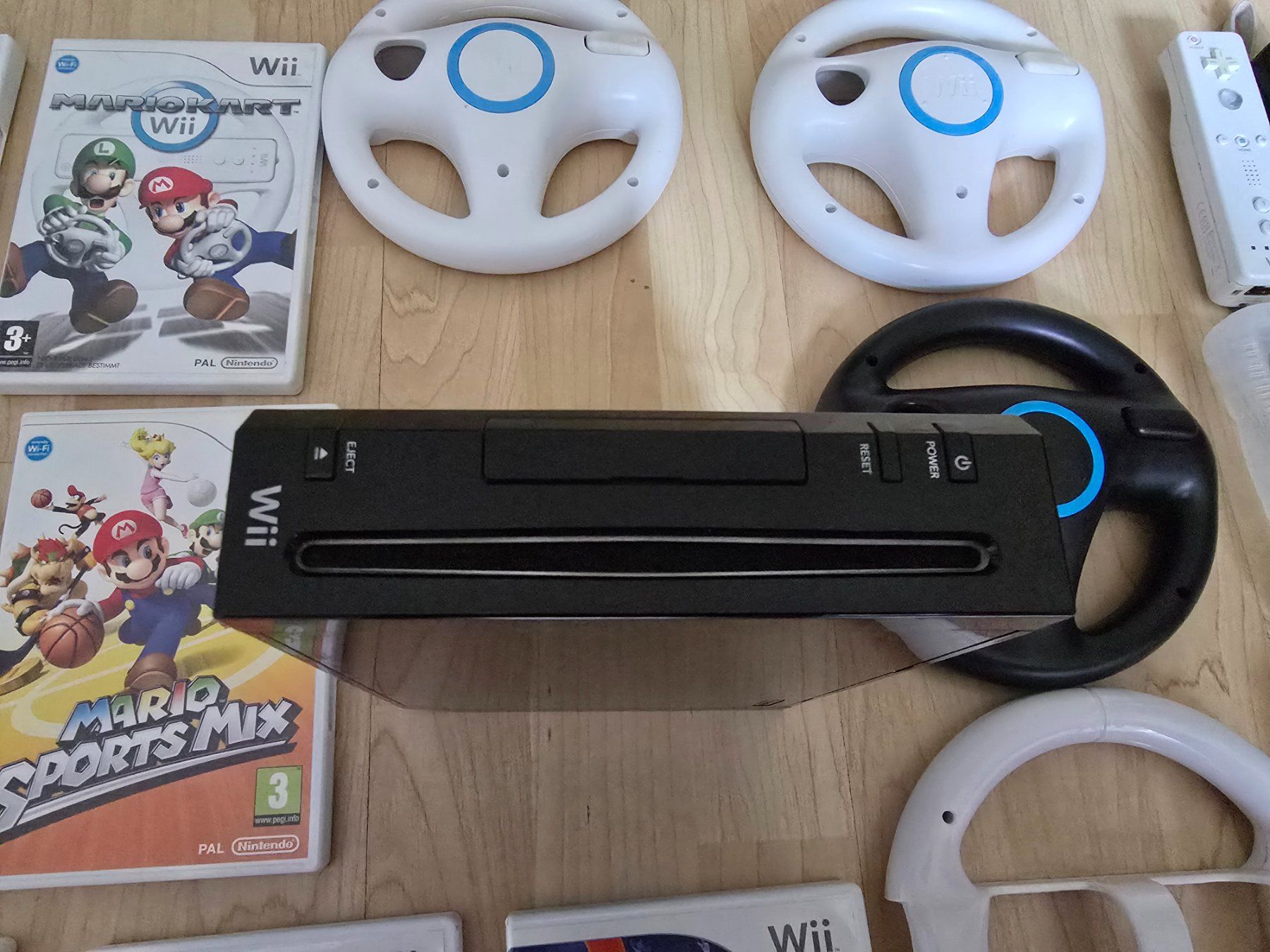 Nintendo Console: Nintendo Wii 4 Player Set mit 12 Games – Usato da Sursee venduto da Elian91 4