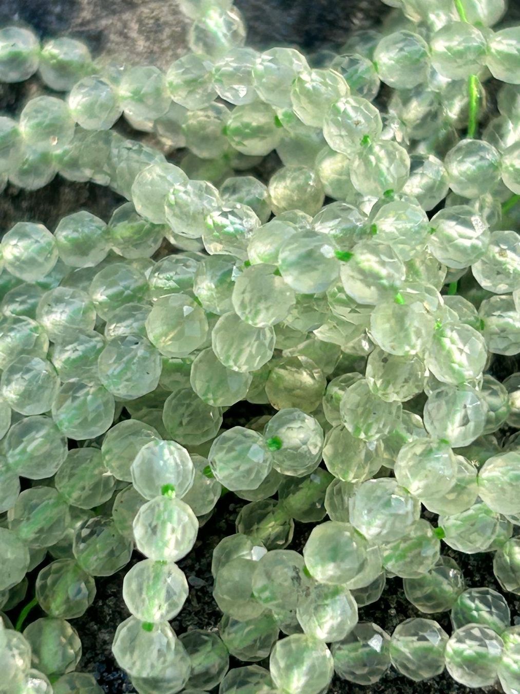 Pietre preziose: Strang echte facettierte prehnite Kugeln 2 mm – Nuovo e nell'imballaggio originale da Niederrohrdorf venduto da Ytobi 1