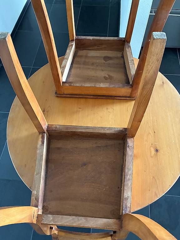 Tische: Alter Tisch mit 2 Stühlen Biedermeier – Gebraucht aus Bassersdorf von Watchme02 3