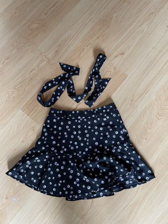 Sommerrock mit Blumenmuster, Grösse XS, integrierte Hose