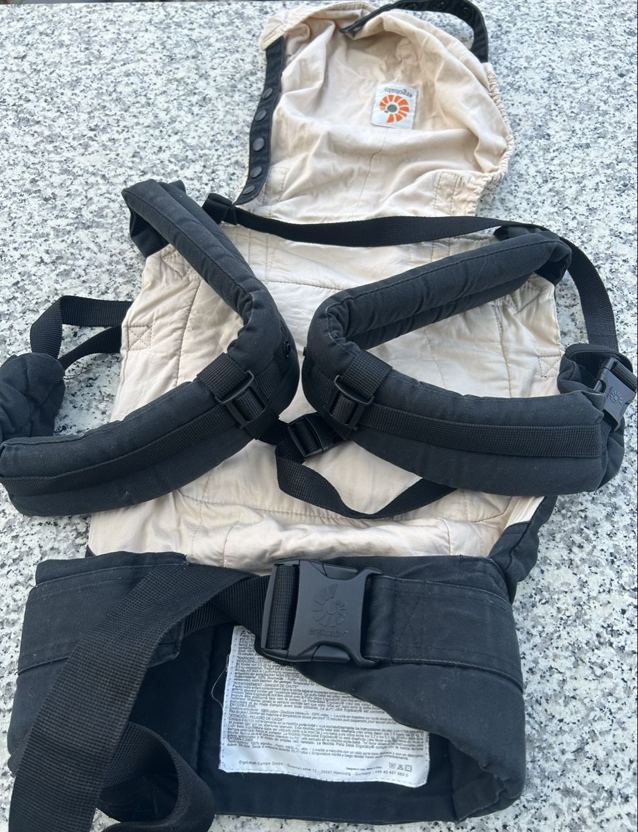 Ergo Baby Bauch- & Rückentragen: ergobaby mit newborn einsatz – Gebraucht aus Meyriez von Weaselpower 1