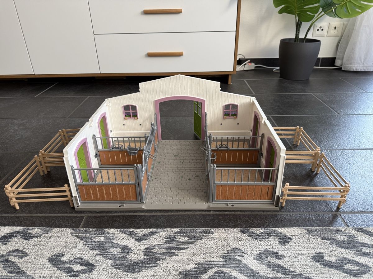 Schleich Giocattoli: Schleichpferde mit Stall – Usato da Zürich venduto da Sonnenkind2015 7