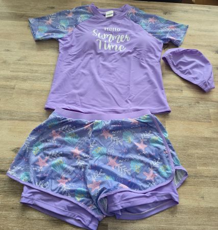 Bade-Set violett mit Badekappe Grösse 160