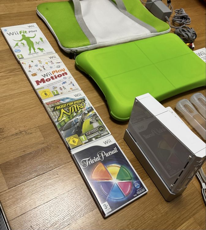 Grosses Nintendo Wii Set mit viel Zubehör 2