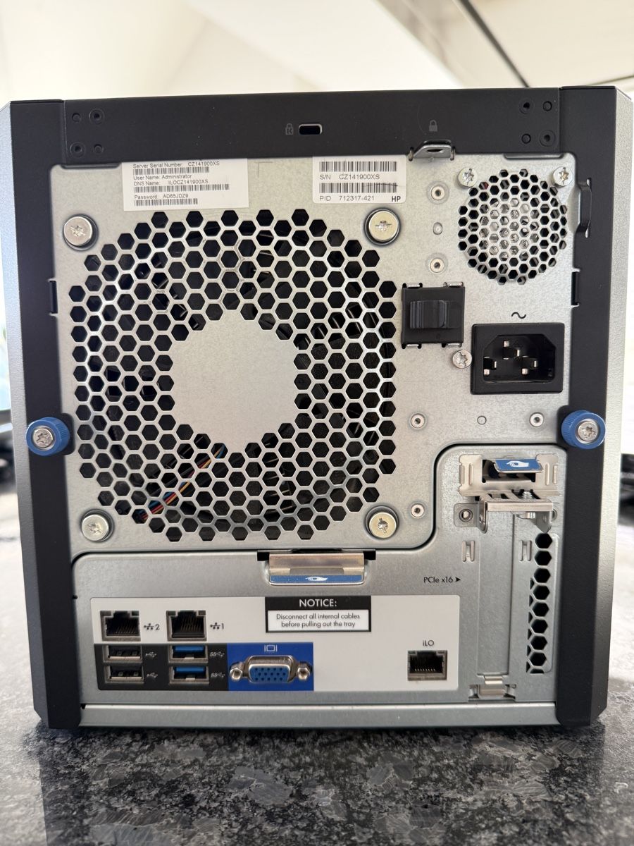 Hewlett Packard Serveurs: HP ProLiant MicroServer Gen8 – D'occasion à Alchenflüh par daena1 2