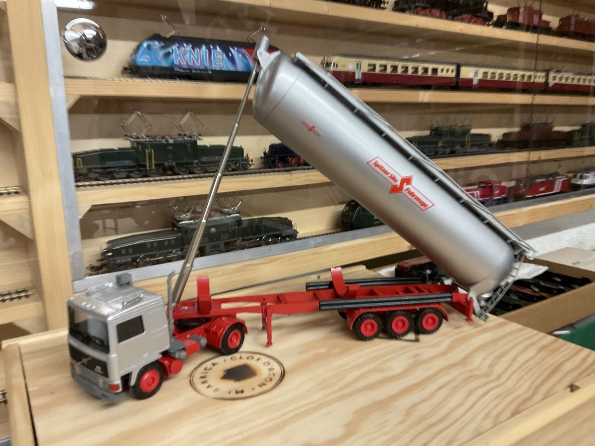 Modellbausätze & Standmodelle: Silo Spritzer – Neu (gemäss Beschreibung) aus Wald ZH von Sbbemilio 6