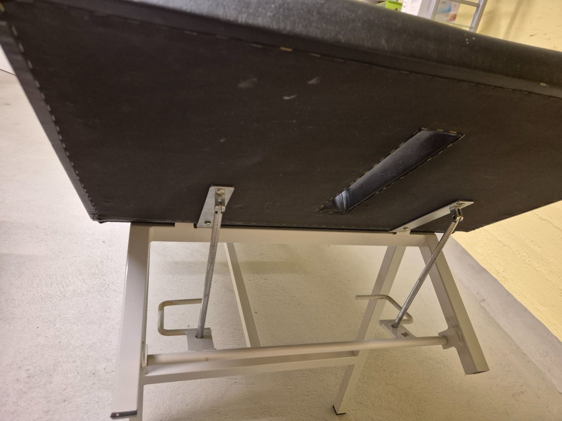 Sedie a sdraio: Massageliege schwarz, ab 1 Franken – Usato da Uster venduto da sun_vs8c 4