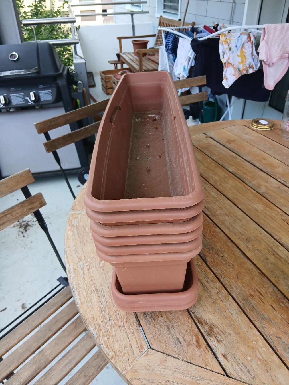 Pots de fleurs: 6 Flower Boxes with Saucers Brown Plastic 79cm Used – D'occasion à Effretikon par ann_mg5q 2