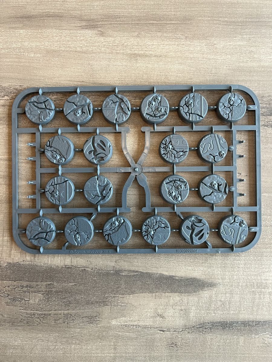 Giochi: Warhammer 40k/Horus Heresy Gussrahmen/Bits Set 15 – Usato da Läufelfingen venduto da stephiesheena 2