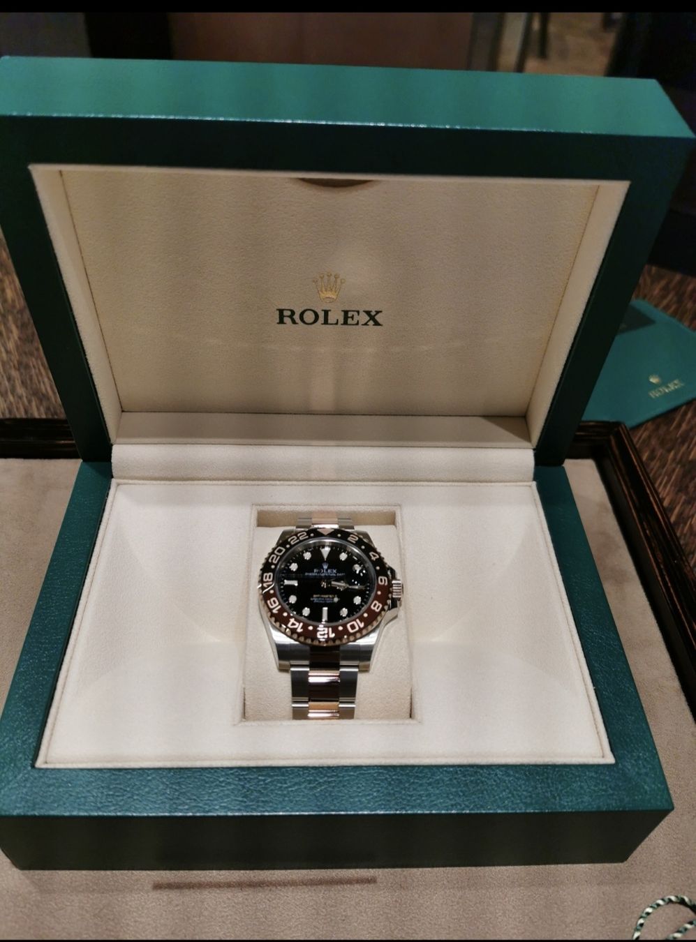 Rolex Orologi: Rolex GMT-Master 2 Rootbeer 2021 ungetragen – Nuovo e nell'imballaggio originale da Zizers venduto da Ritsch-Motors 3