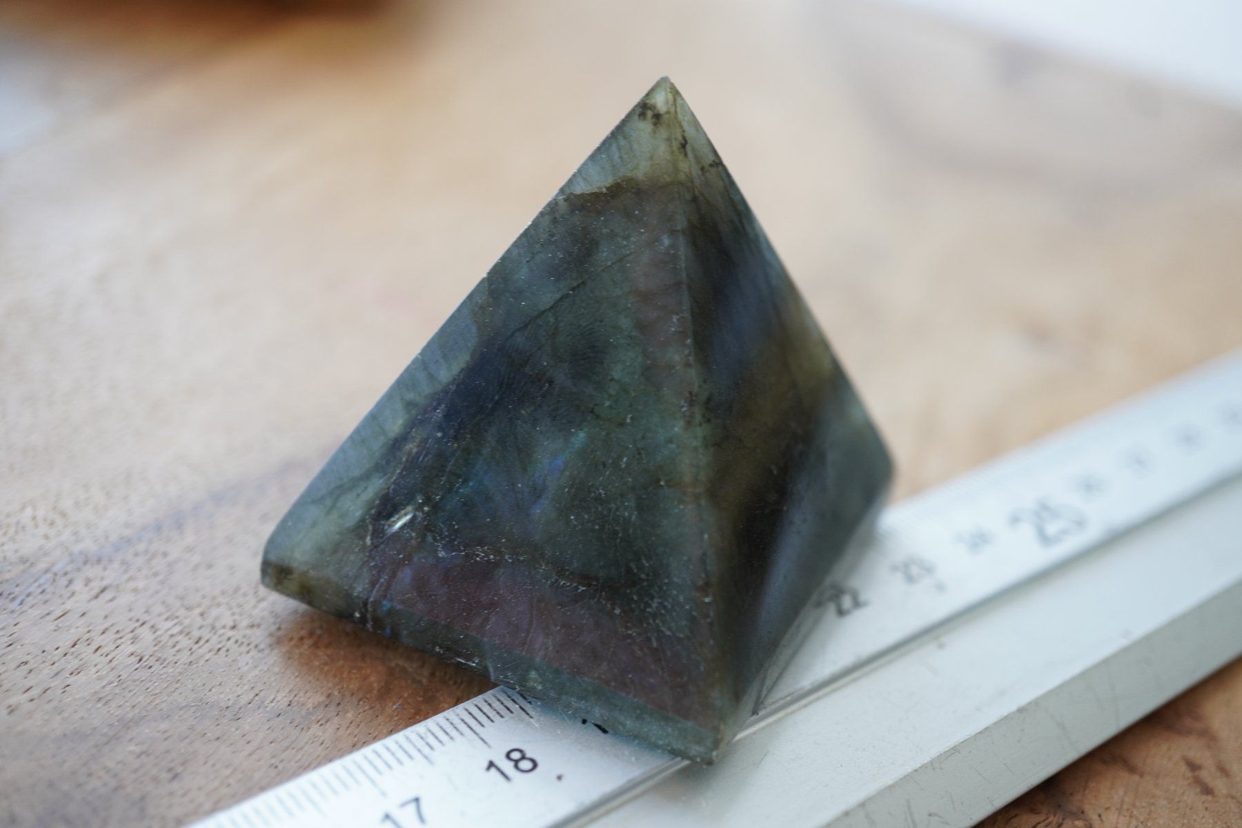 Minerali & Pietre curative: Labradorit   Pyramide      6cmx5cm    (1) – Nuovo e nell'imballaggio originale da Eschenbach SG venduto da topstone 5