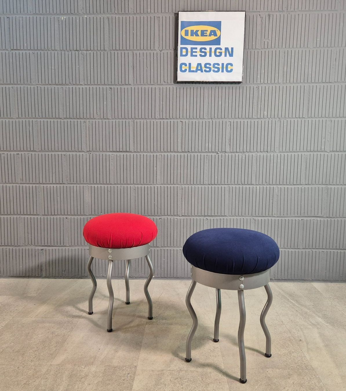 Ikea Sgabelli: 1995 IKEA Uri Stool by Per Ivar Ledang, Postmoderner Hocker – Usato da Solothurn venduto da Blinker9359 2