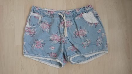 Hübsche Damen Shorts Gr. 38 geblümt