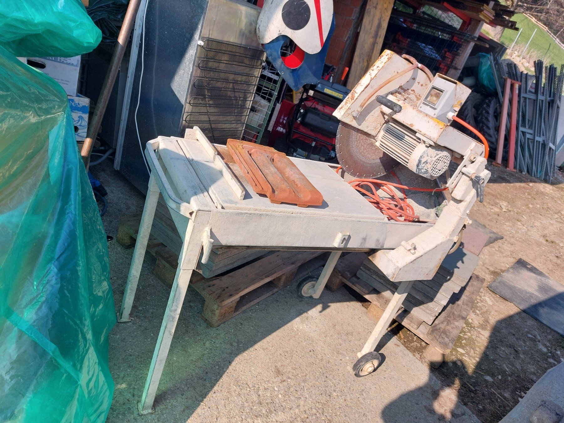 Tutte le macchine: Steinplatten Fräse f. Gartenplatten 380V – Usato da Escholzmatt venduto da reb_j7tv