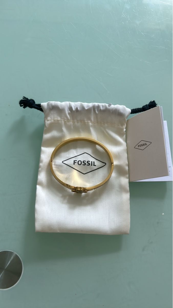 Fossil Armbänder & -reifen: Fossil Armband Goldfarben neu – Neu und originalverpackt aus Dulliken von Lindt.1845