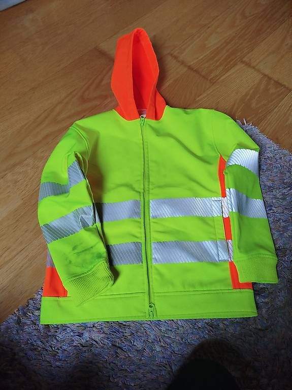 Jacken: Warme Leuchtjacke  Grösse 140 – Gebraucht aus Kriechenwil von 2jossy
