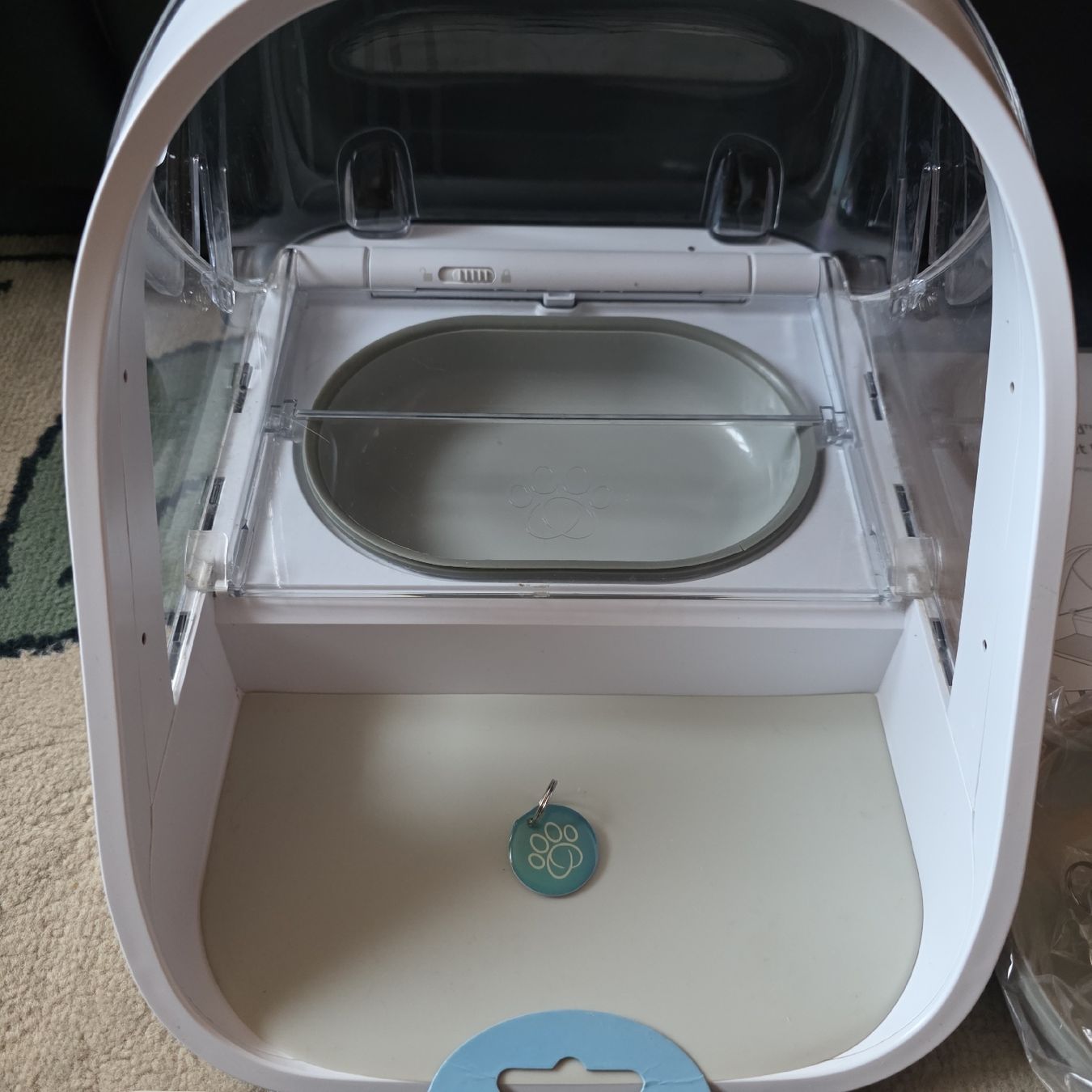 Sure Petcare Mangimi: Distributore cibo SureFeed Sure Petcare con accessori – Usato da Rancate venduto da sarah357 1