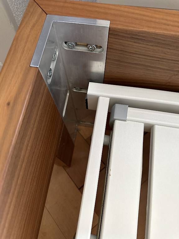 Betten: Doppelbett Nussbaum 200x200 – Gebraucht aus Kilchberg ZH von bin_sq5j 1