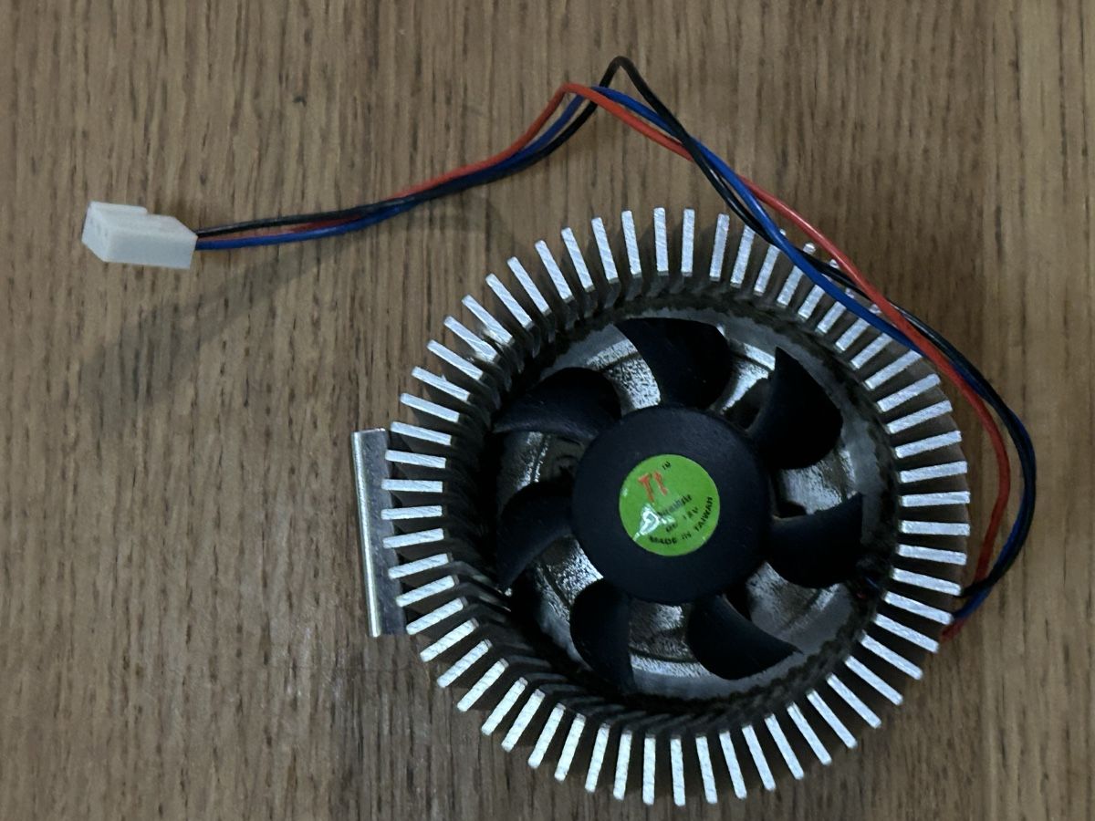 Thermaltake PC: Thermaltake CPU Kühler mit Lüfter gebraucht – Usato da möhlin venduto da Niconia