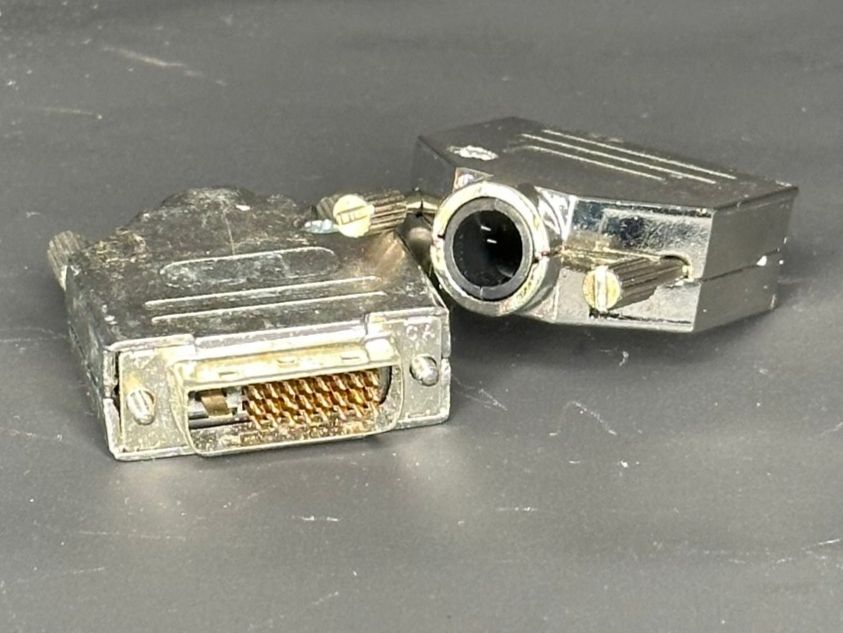 Elektronikbauteile: 2x D-Sub Gehäuse/Backshell Vollmetall, DA-15, Zink, TE – Gebraucht aus Kloten von Loears 2
