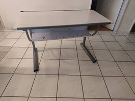 Schreibtisch