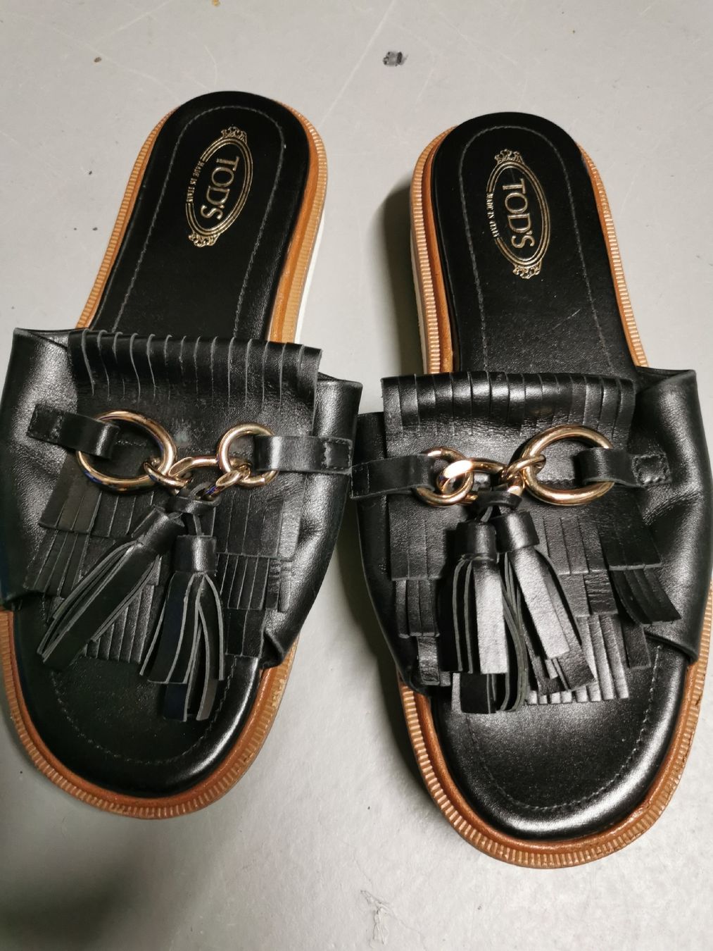 Tod'S Scarpe da donna: Tod's pantoletten gr 36,5 – Usato da Mühlethurnen venduto da GaspAnita