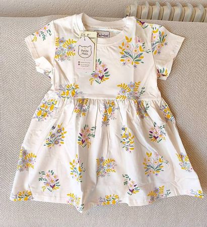 Robe été à fleurs pour petite fille jolie et confortable 