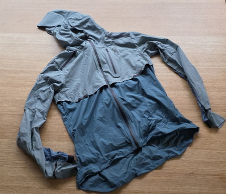 ON Running Wetterjacke Damen S 