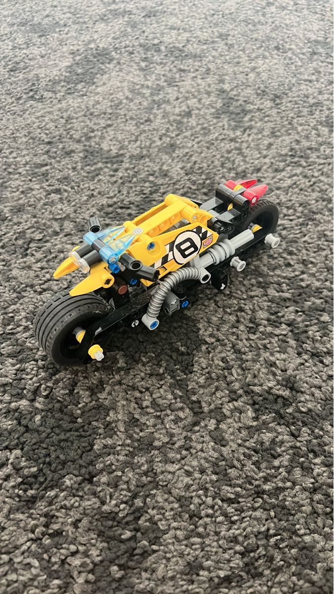 Lego Giocattoli: Lego Technic Motorrad gelb mit Startnummer 8 – Nuovo (secondo la descrizione) da Coppet venduto da Cool0123