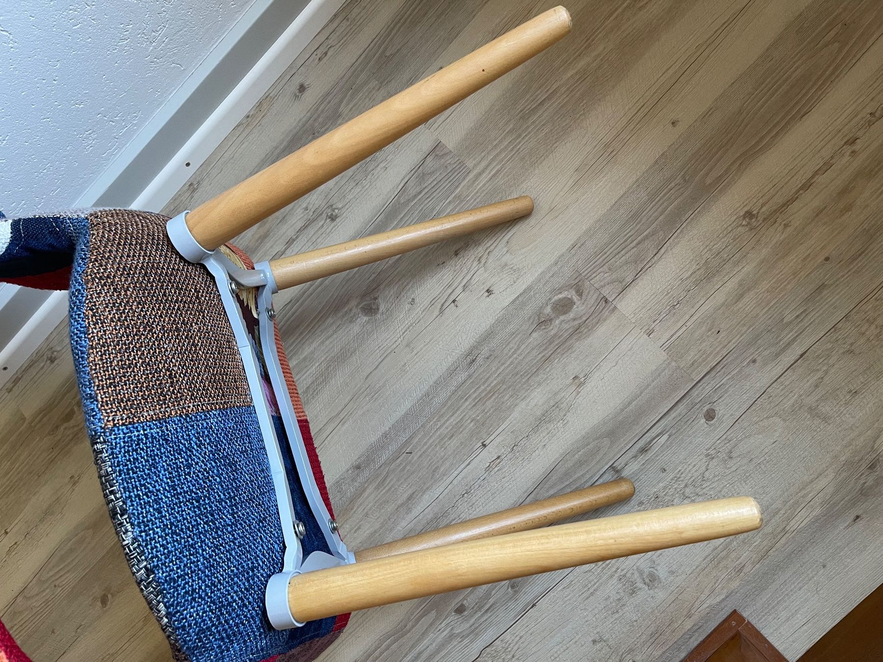 Livique Sedie: Armlehnstuhl Patchwork Design Holzbeine gebraucht – Usato da Niedergösgen venduto da MacWinder 5