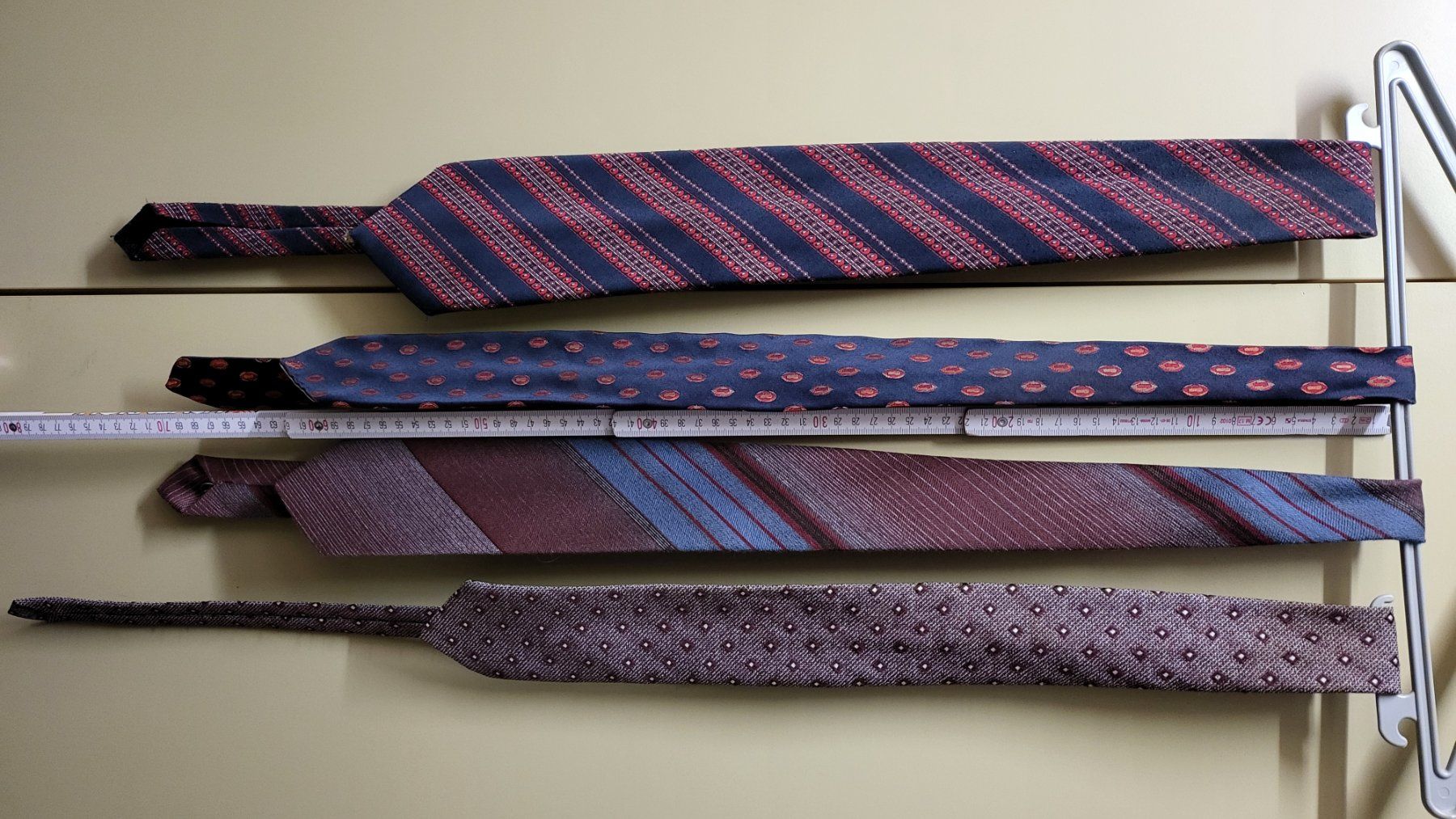 Cravatte: 4 Krawatten bordeaux-blau Seide – Usato da Horgen venduto da 2CH70