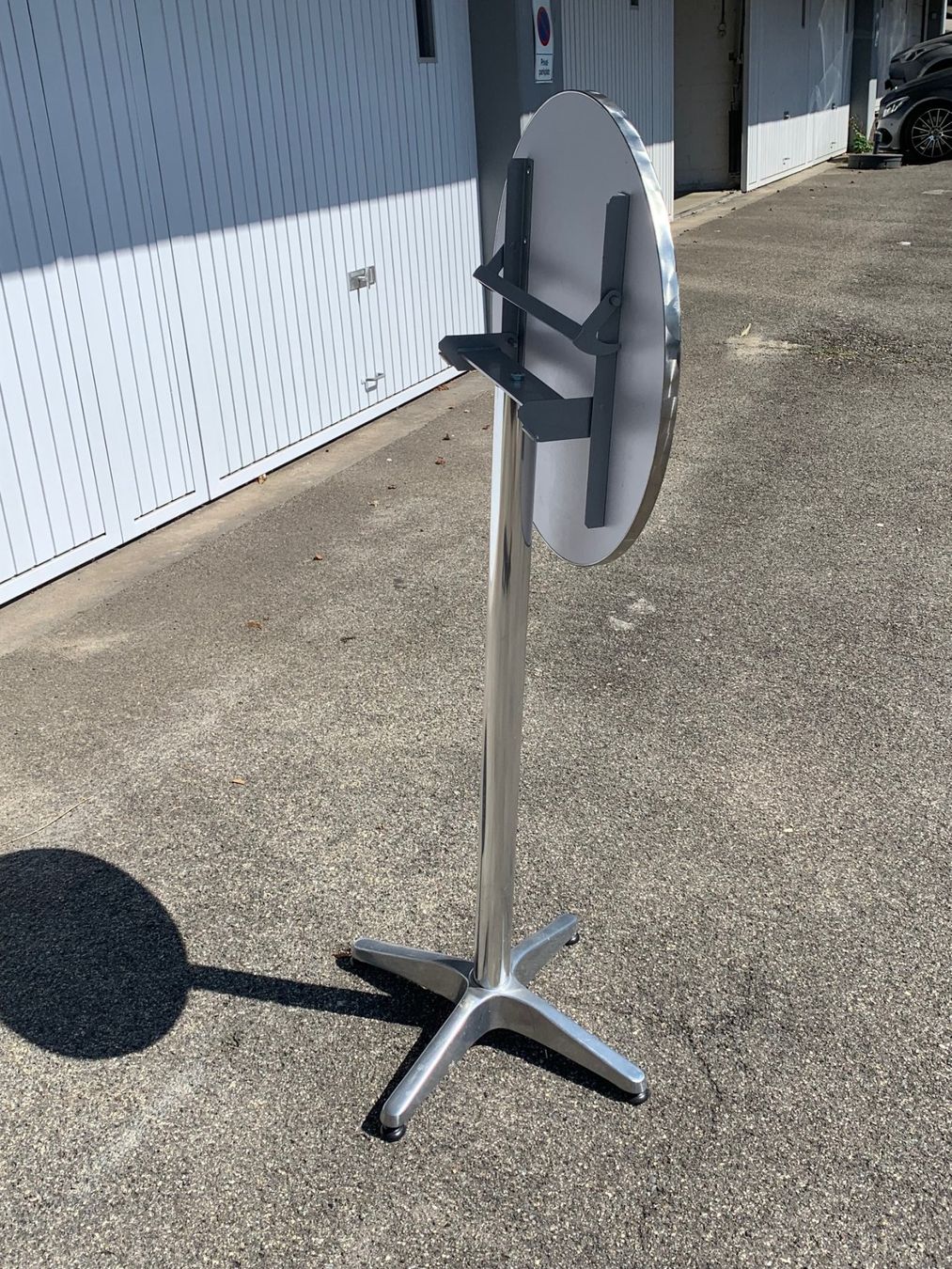 Tische: Bartisch rund, hoch, schön – Gebraucht aus Zug von flormita 1
