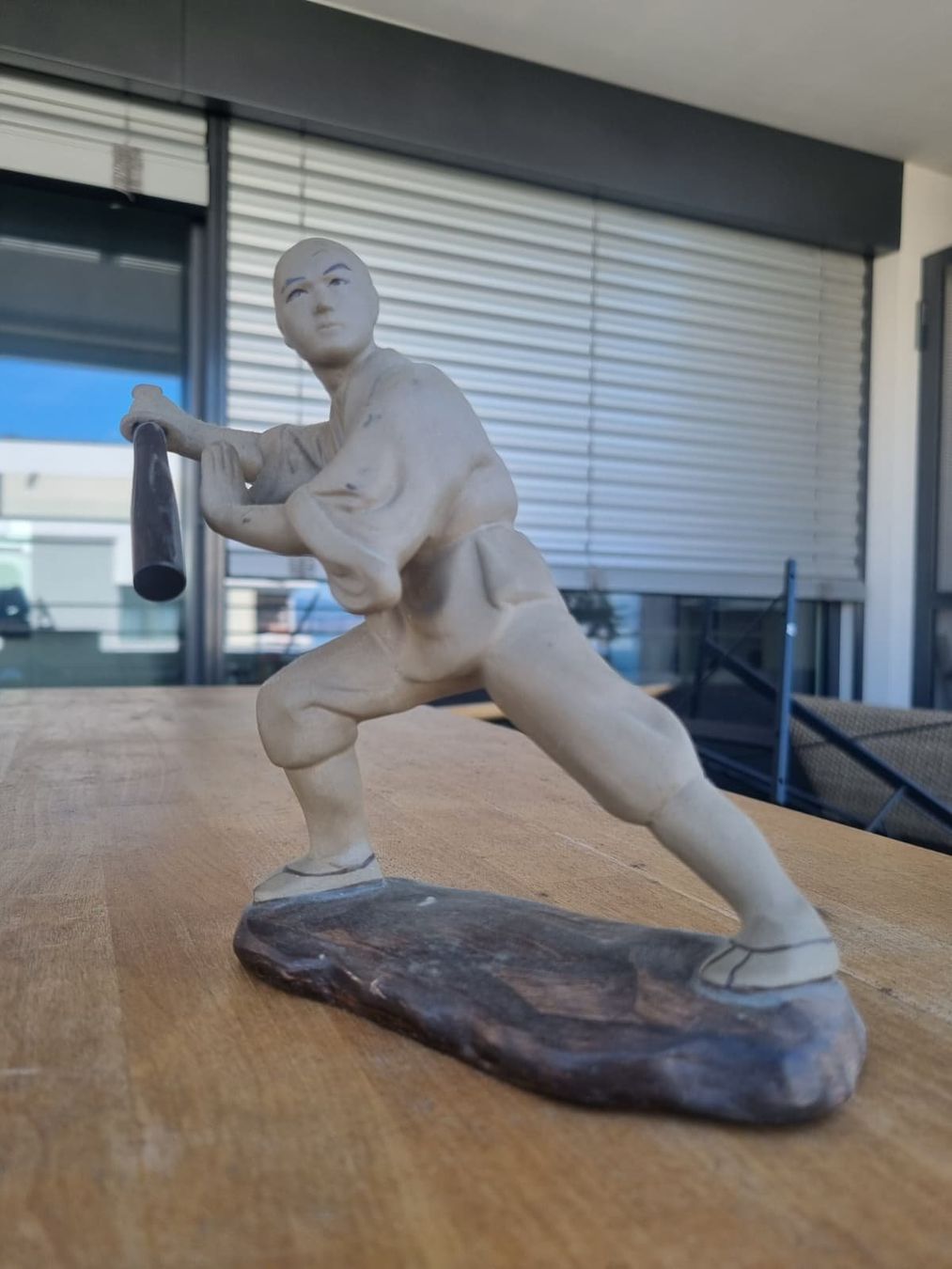 Statuette: Keramikfigur Shaolin Mönch mit Stab China Deko – Usato da Zug venduto da Quantipus 1