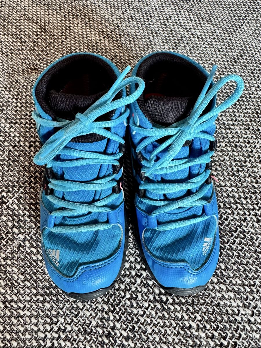 Adidas Scarpe per ragazzi: Adidas Terrex Trekkingschuhe Kinder Grösse 27 blau – Usato da Gommiswald venduto da Aloha.Spirit 2