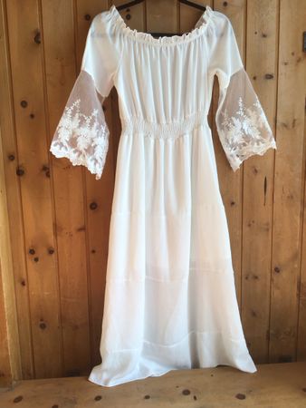 Kleid weiss Grösse passt für S und M mit Spitzenarmel 