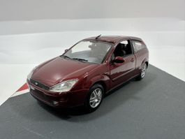 Ford Focus 1:43, dunkelrot, MINICHAMPS 