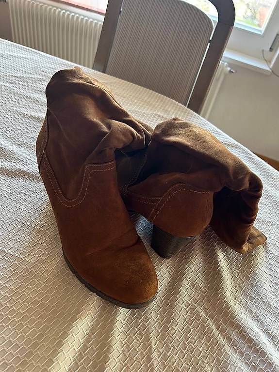 Scarpe da donna: Chaussures dames – Usato da Chézard-St-Martin venduto da Famille.Richard