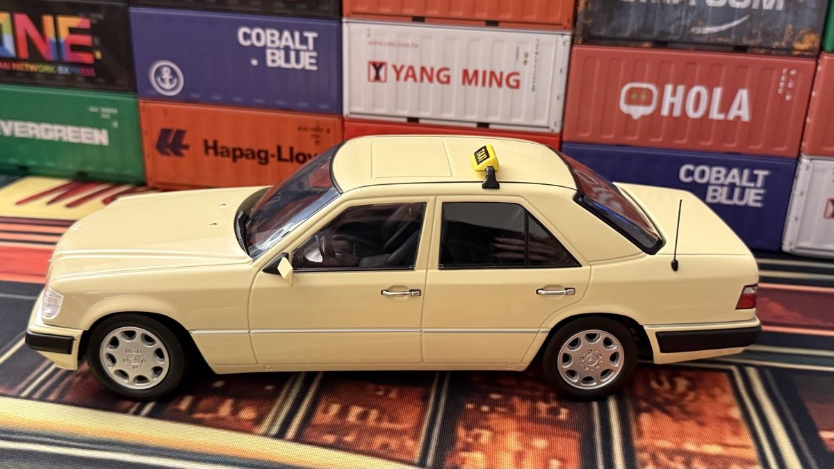 Mercedes-Benz Modellautos:  Mercedes E320 Taxi 1:18 – Neu (gemäss Beschreibung) aus Basel von Zomeg 6