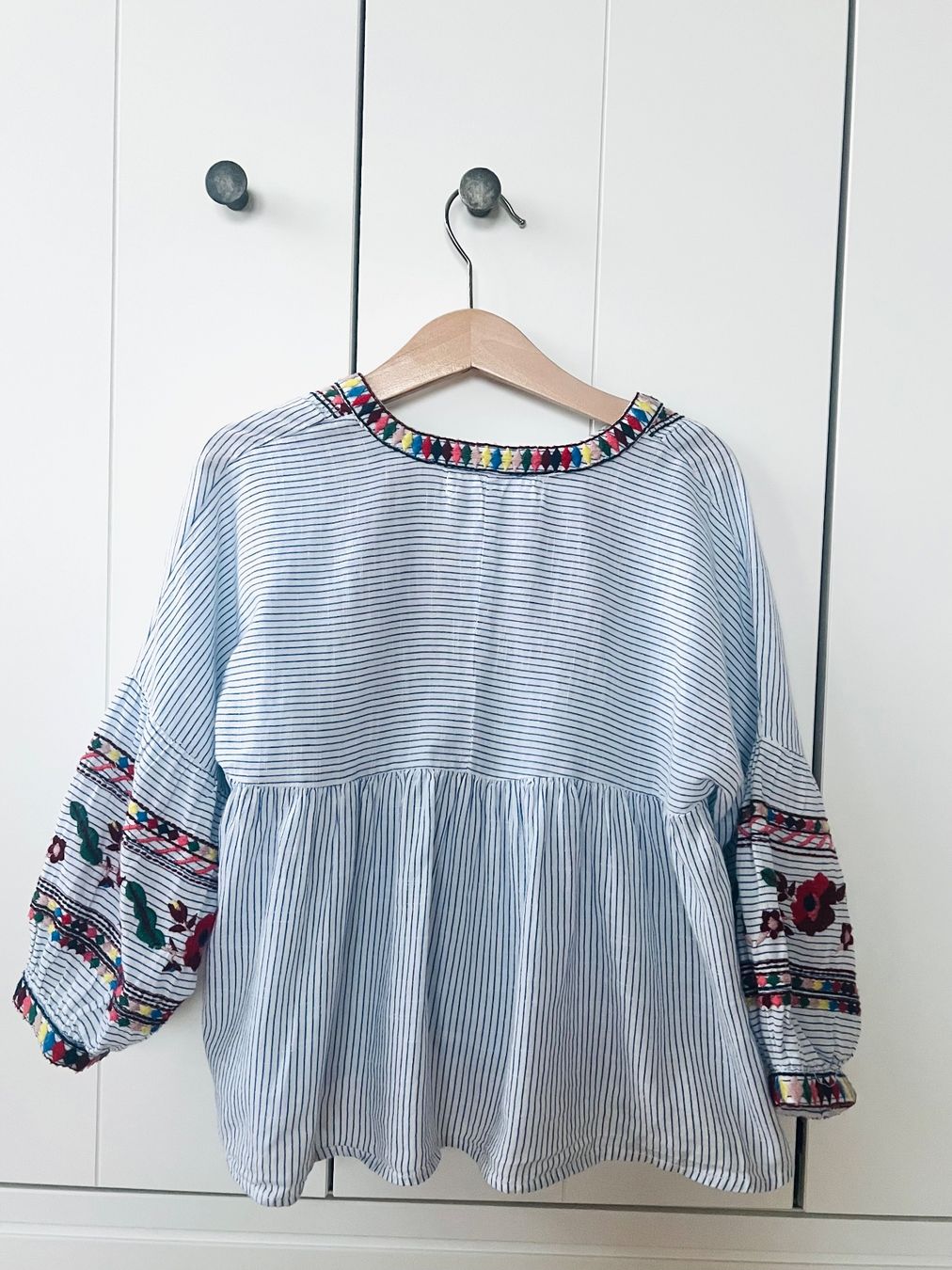 Zara Camicette, T-shirt & Top: Zara 116 Hemd blau Blumen bestickt – Usato da Burgdorf venduto da rulan 2
