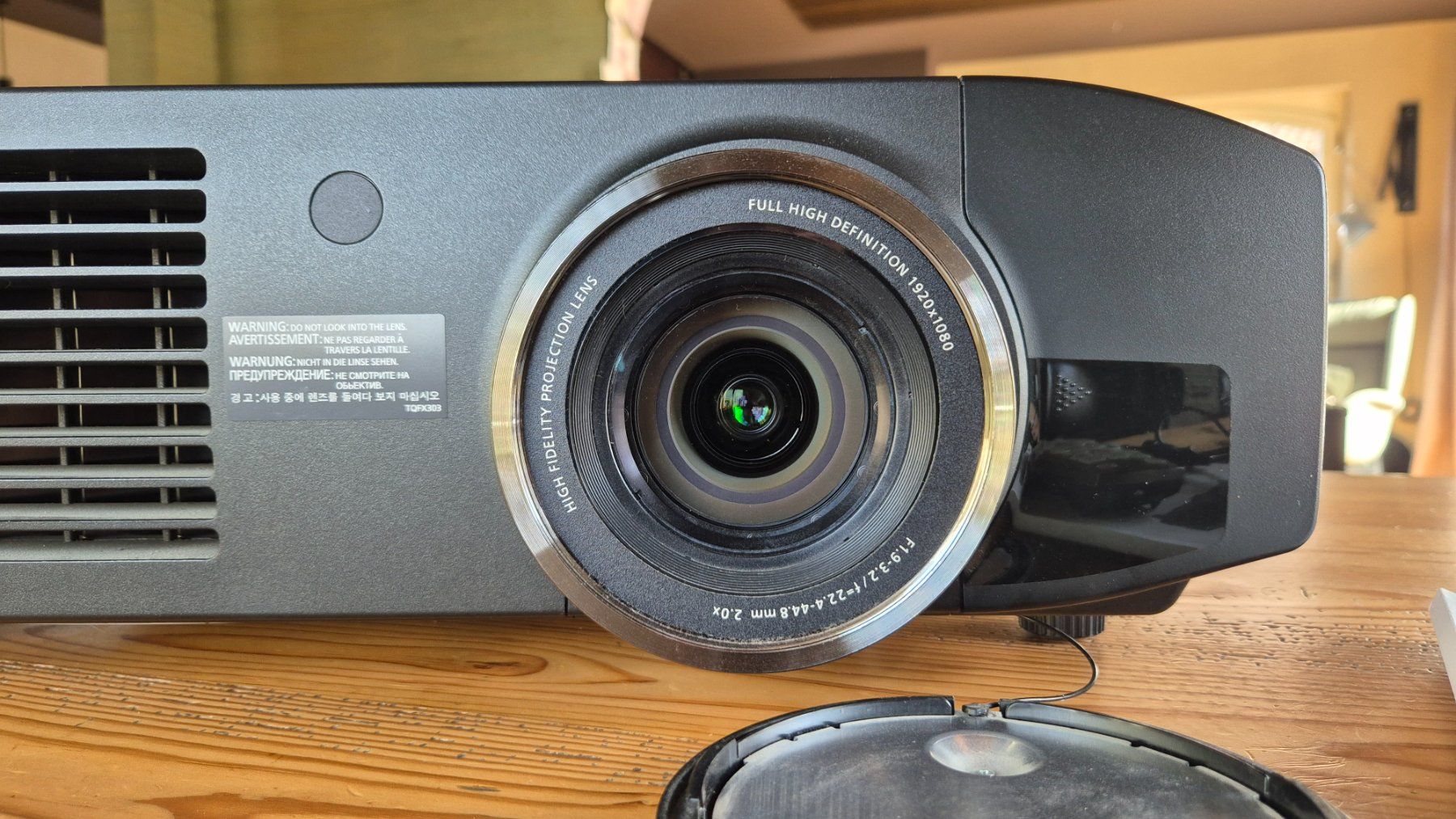 Panasonic Videoprojektoren: Beamer Panasonic PT-AT6000E – Neu (gemäss Beschreibung) aus Uetendorf von mida04 1