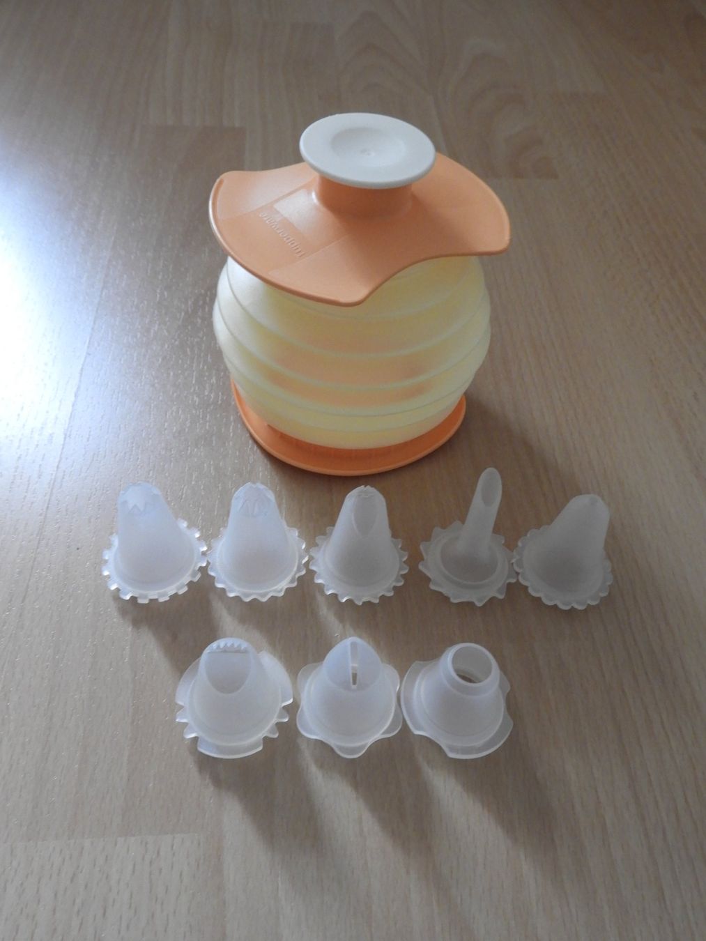 Tupperware Contenitori & Simili: Poche à douille Tupperware - Boule décor – Usato da Dombresson venduto da sev_bsb8