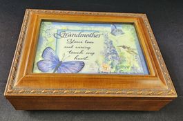 Neuwertige Schmuckschatulle oder Fotobox mit Musikwerk.