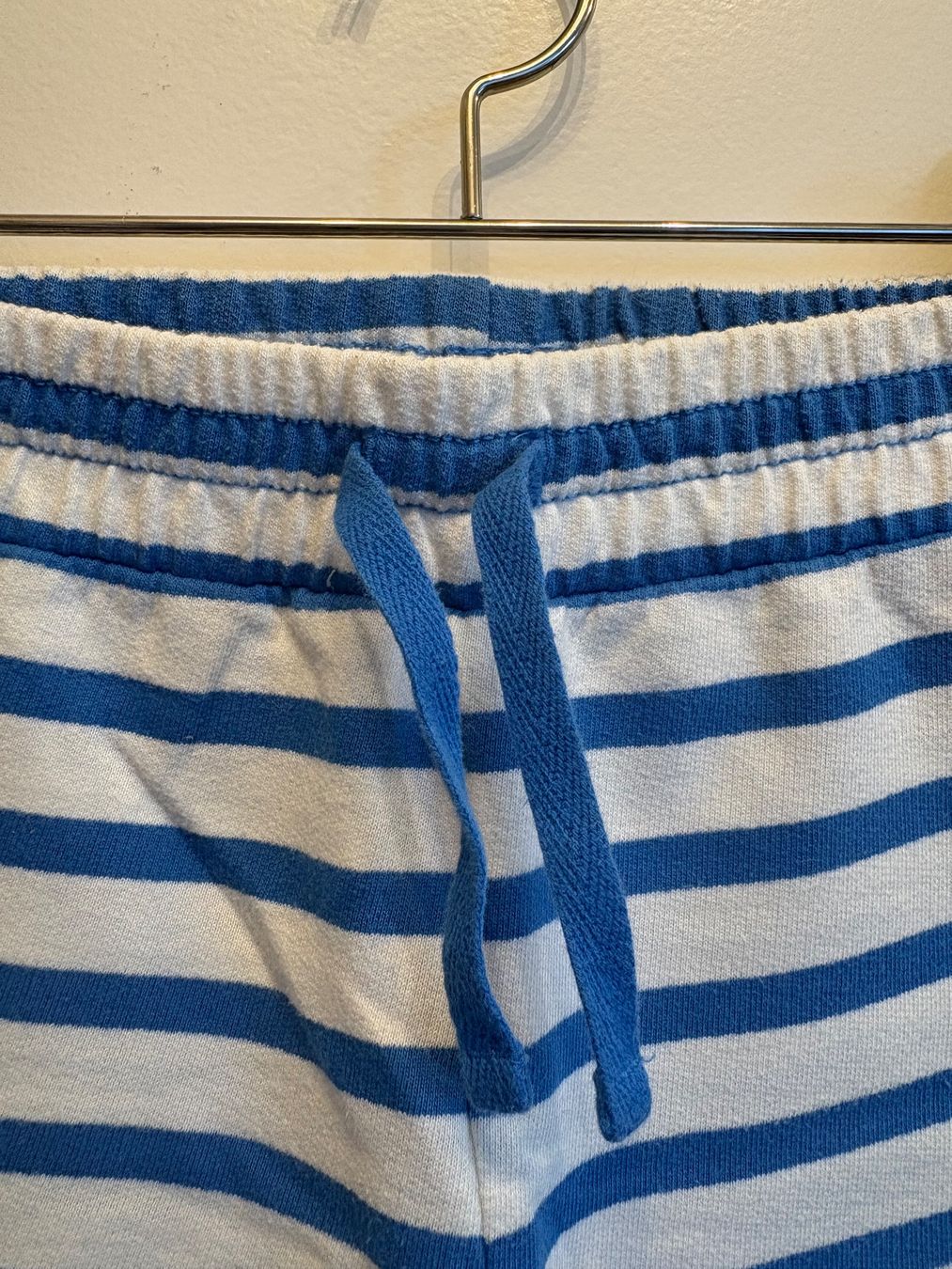 Gap Hosen: 💙 Short GAP rayé bleu blanc taille 168 – Gebraucht aus Lausanne von ine_6c2m 2