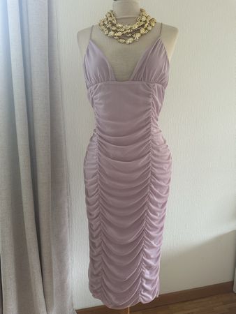 Robe PLT violette taille 44 EU / 12 US / 16 UK pour l'été