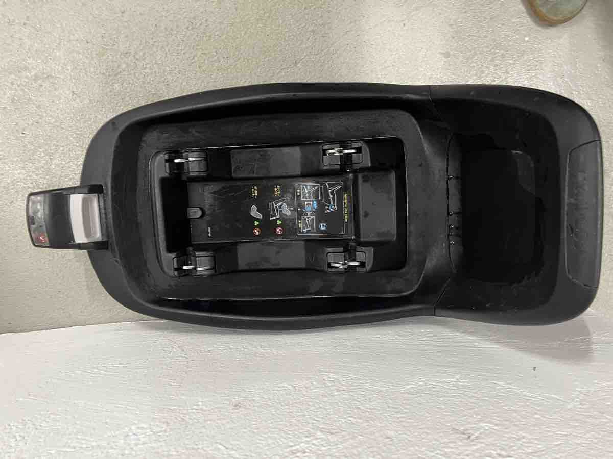 Maxi-Cosi Seggiolini per auto: Maxi-Cosi Isofixbasis – Usato da Bern venduto da D.Pace 1
