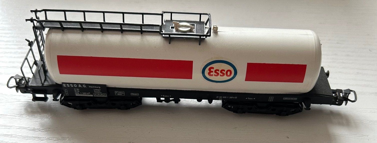 Märklin Modelleisenbahnen: Märklin 4650 - DB-Kesselwagen Esso – Gebraucht aus Bubendorf von torina99 1