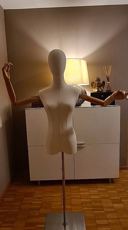Bambole: Schufensterpuppe / Torso weiblich – Usato da Stäfa venduto da haararchitect1970 1
